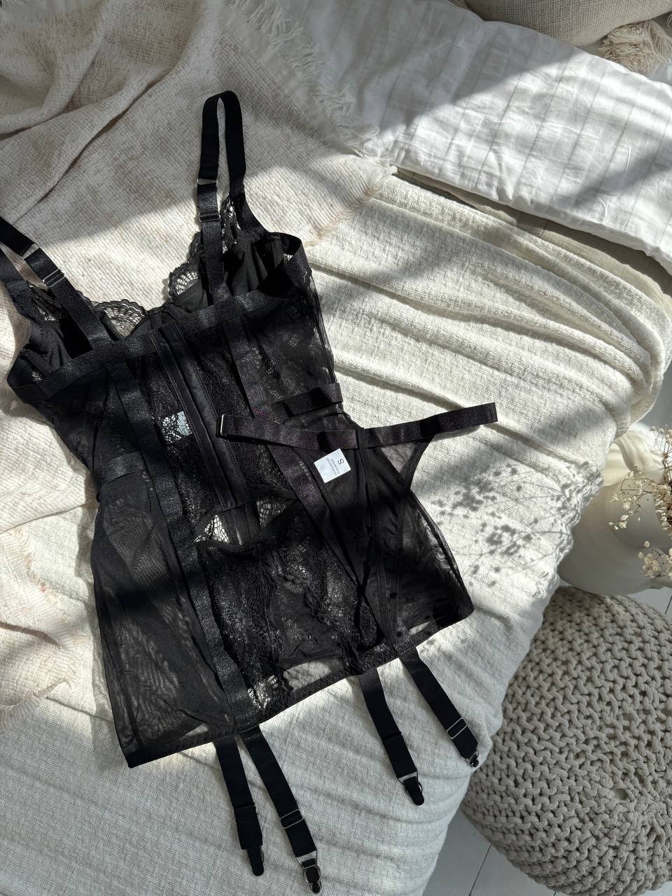 Black Mirage™ - Elegantes Spitzen-Nachthemd