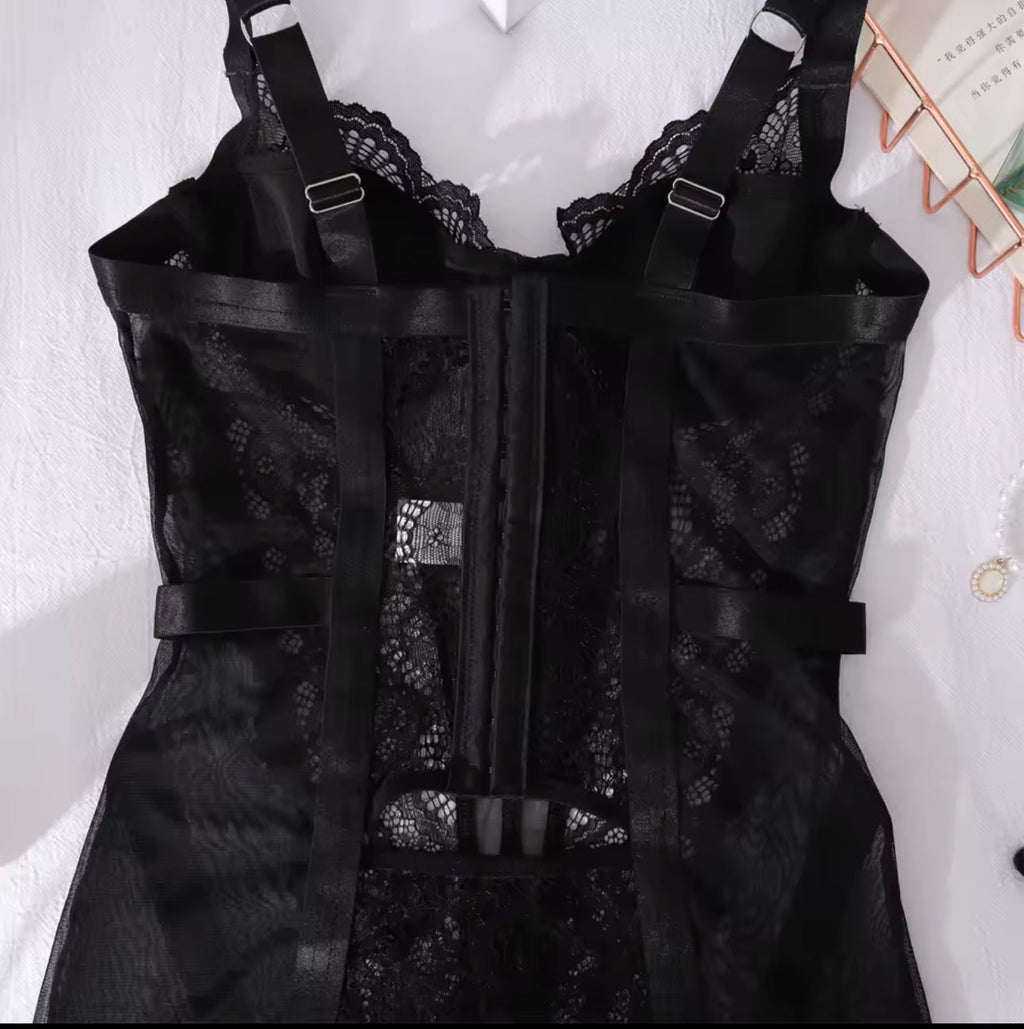 Black Mirage™ - Elegantes Spitzen-Nachthemd